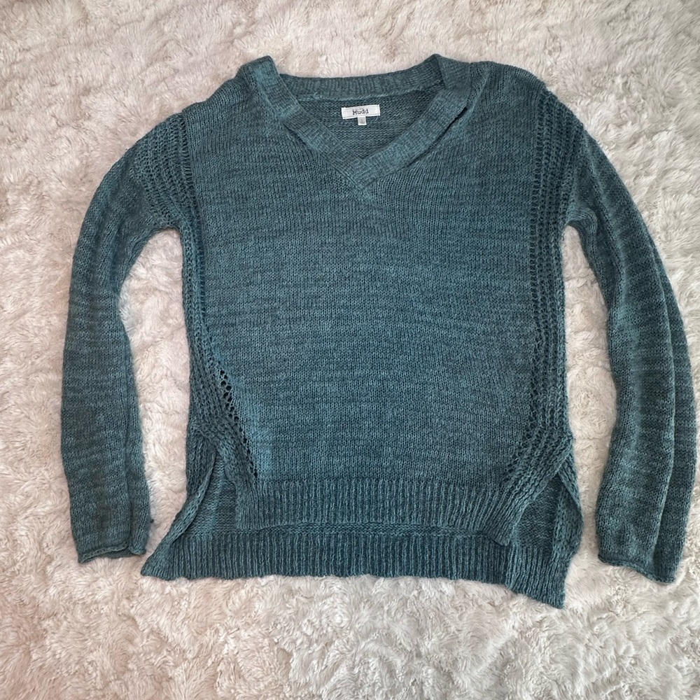♥️ 2/$20 Mudd Women's V-Neck Sweater in Teal